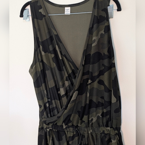 Old Navy Women's Jersey Army Camo Tiebelt Short Romper Size L Green Stretchy EUC - Picture 3 of 9